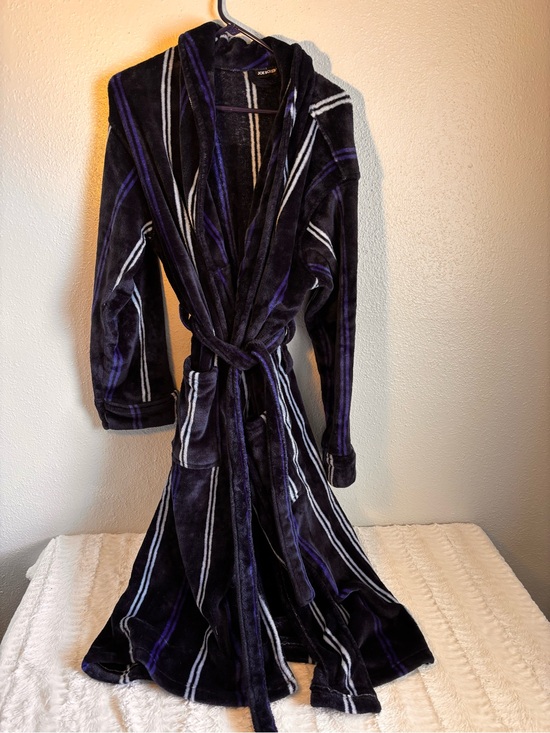 Joe Boxer Other - JOE BOXER Men’s Striped Plush Robe in Deep Navy and White